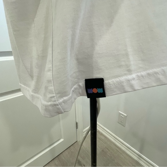 World of Women WOW T-shirt White Large 100% Cotton. Exclusive. - Picture 4 of 6